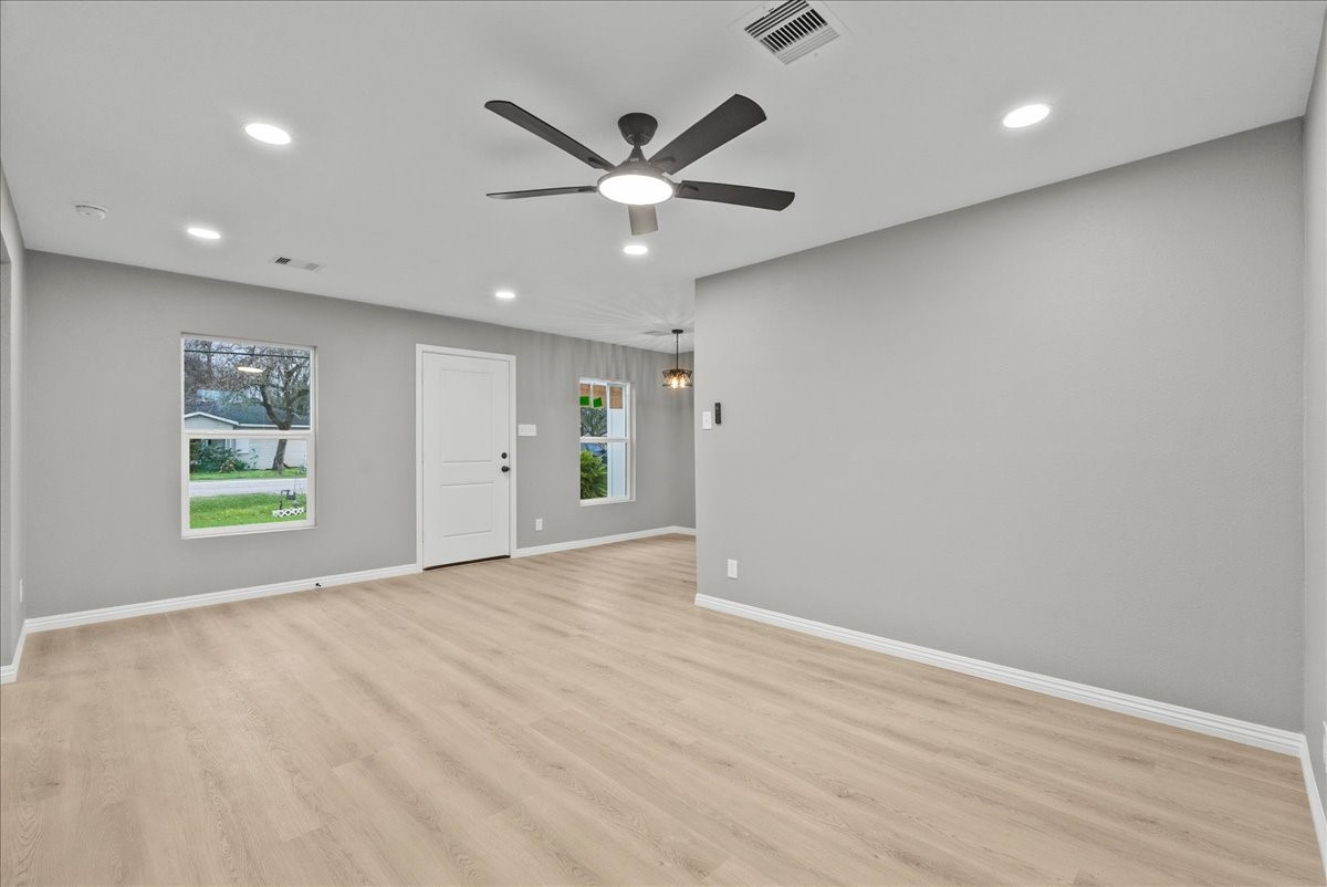 123 Lake Road La Marque, TX 77568 - Photo 5 of 31 Living Area