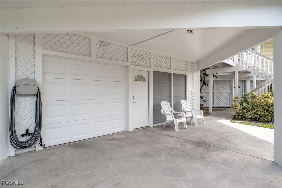 950 Moody Road, Unit 124 North Fort Myers, FL 33903 - Photo 31 of 44 an entryway with a livingroom view