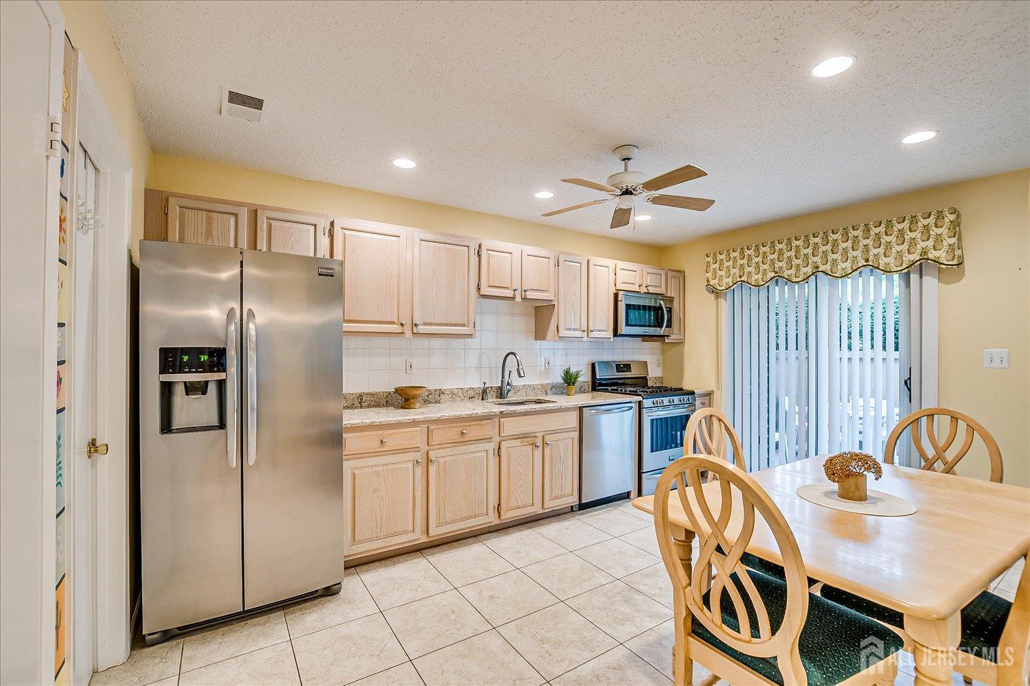 75 Kelly Drive Edison, NJ 08820 - Photo 13 of 41