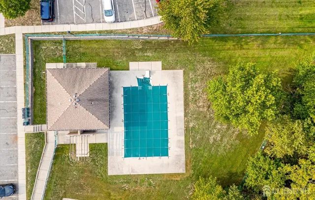 a view of entryway in front of house
