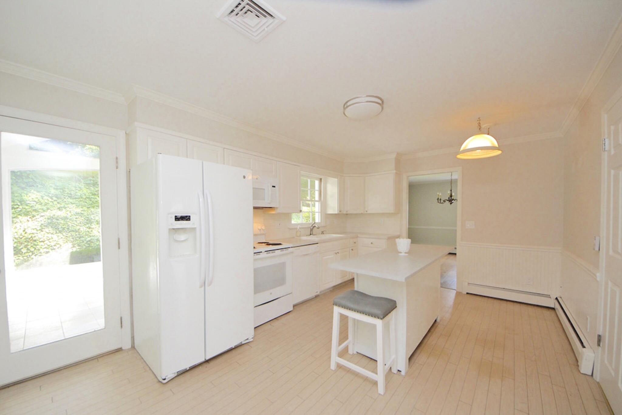 31 Holly Road New Canaan, CT 06840 - Photo 8 of 26 Kitchen angle