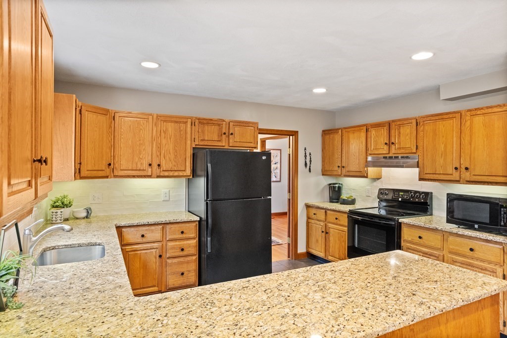 21 Green Road Bolton, MA 01740 - Photo 11 of 38
