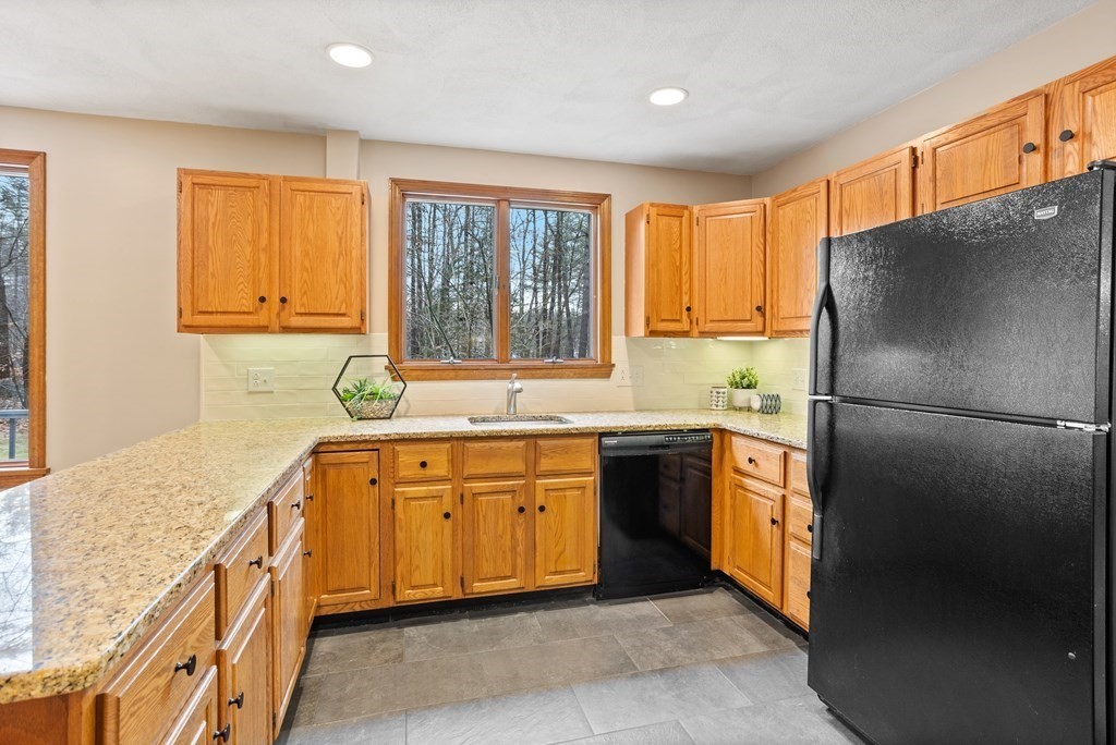 21 Green Road Bolton, MA 01740 - Photo 12 of 38