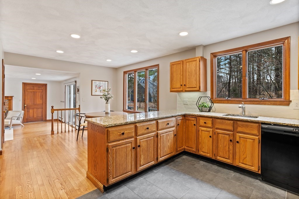 21 Green Road Bolton, MA 01740 - Photo 14 of 38