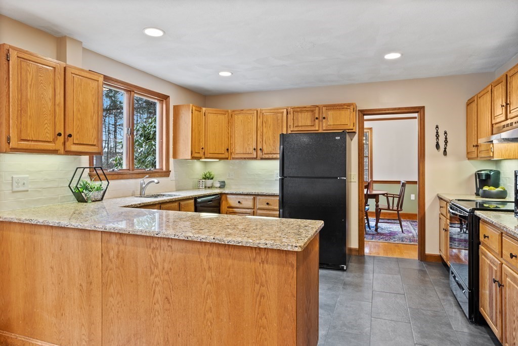 21 Green Road Bolton, MA 01740 - Photo 17 of 38