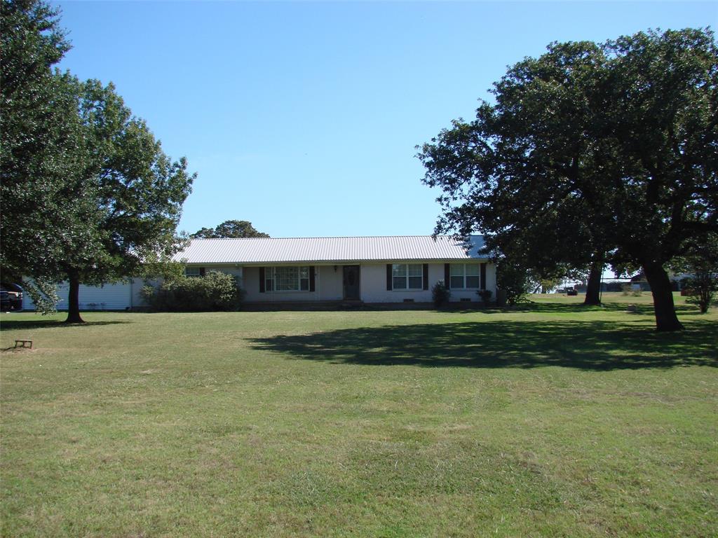 34 Denton Road Gordonville, TX 76245 - Photo 6 of 35 Ranch-style home with a front yard, a metal roof, and covered porch