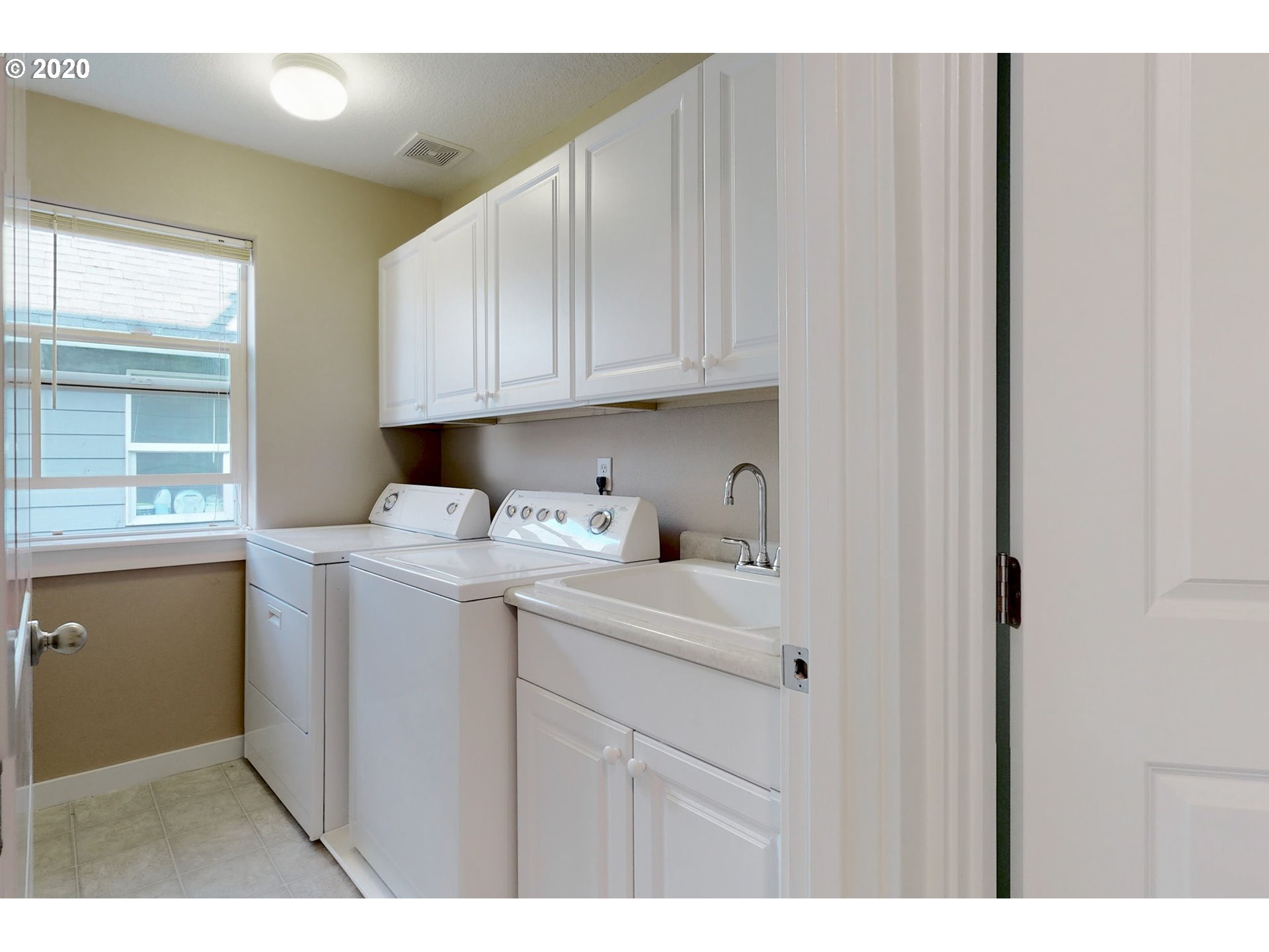 30490 Southwest Ruth Street Wilsonville, OR 97070 - Photo 14 of 32 Gallery Image 14
