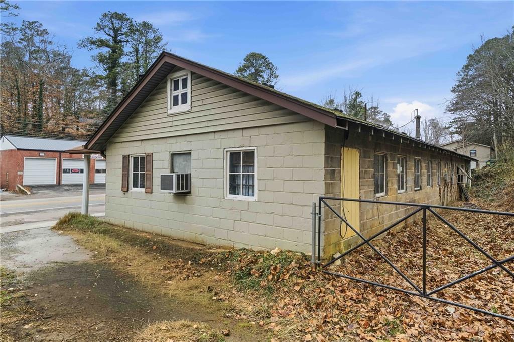 520 Waleska Road Canton, GA 30114 - Photo 20 of 33 a view of a house with a patio