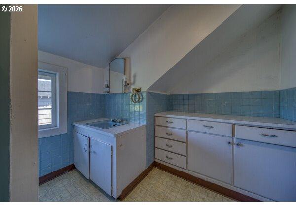1090 Fir Avenue Reedsport, OR 97467 - Photo 26 of 40 Bathroom