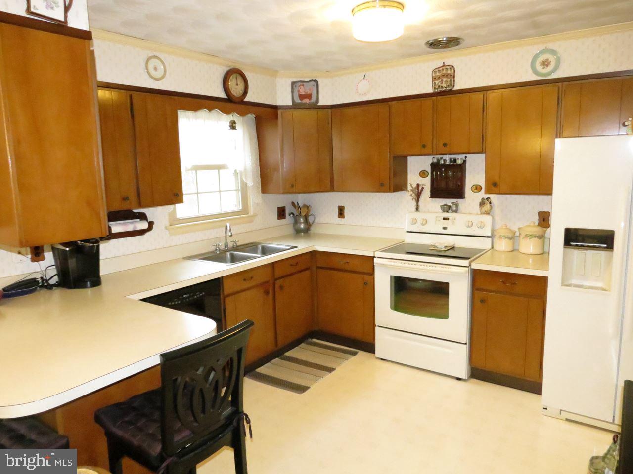 2475 Log Cabin Road York, PA 17408 - Photo 4 of 33