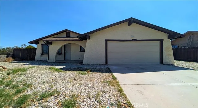 $2,300 | 10707 White, Adelanto, CA 92301