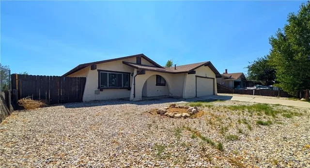 $2,300 | 10707 White, Adelanto, CA 92301