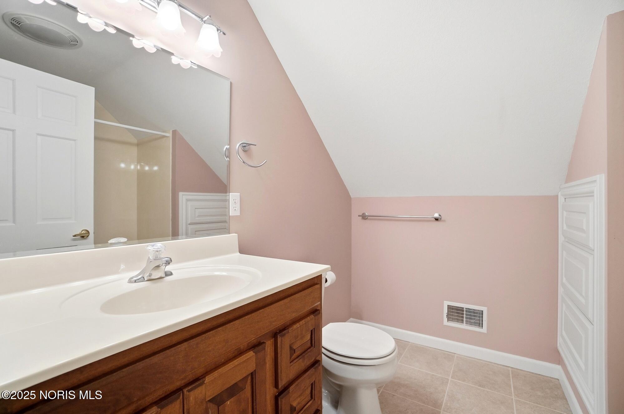 5053 Bennett Road Toledo, OH 43612 - Photo 44 of 59 046