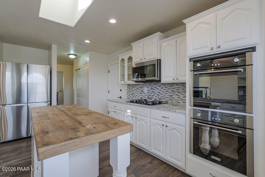 4920 North Badger Road Prescott Valley, AZ 86314 - Photo 4 of 28 Newer appliances
