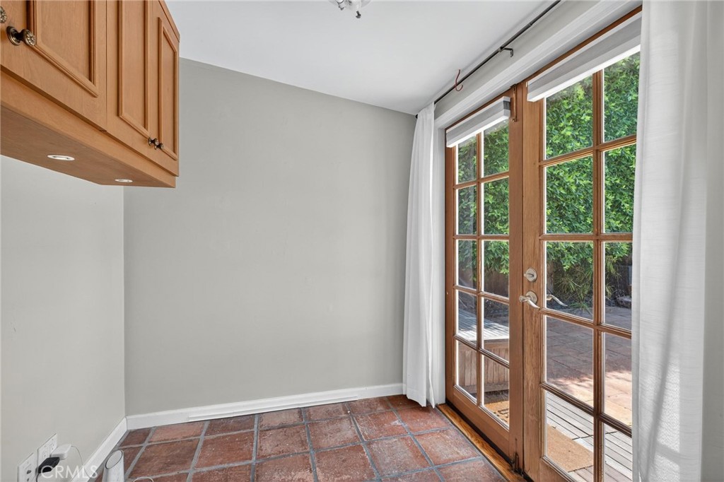 608 35th Street Manhattan Beach, CA 90266 - Photo 16 of 27 a view of front door