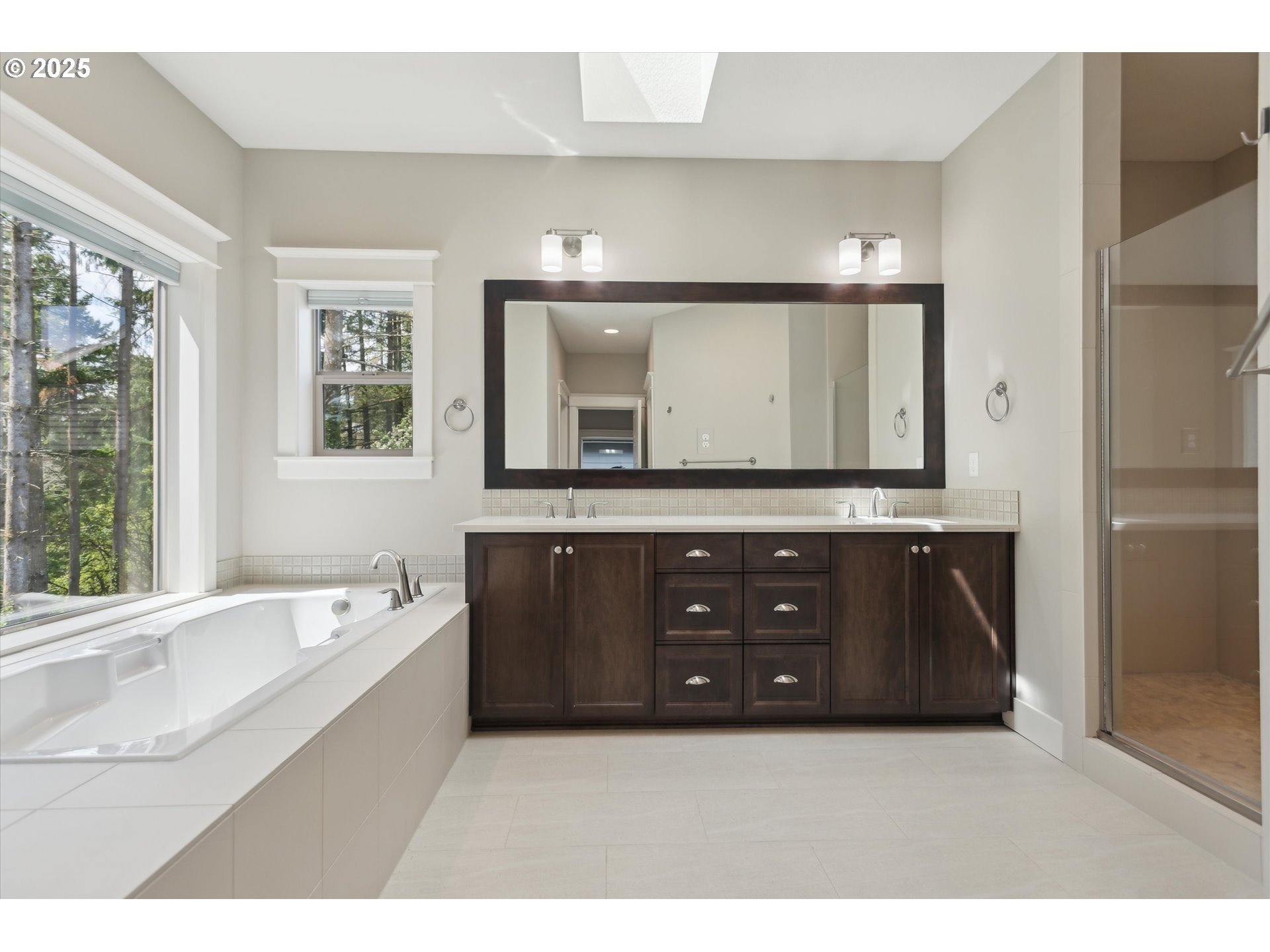 14320 Southwest Fox Lane Beaverton, OR 97008 - Photo 23 of 48 a en suite bathroom with a tub sink and mirror