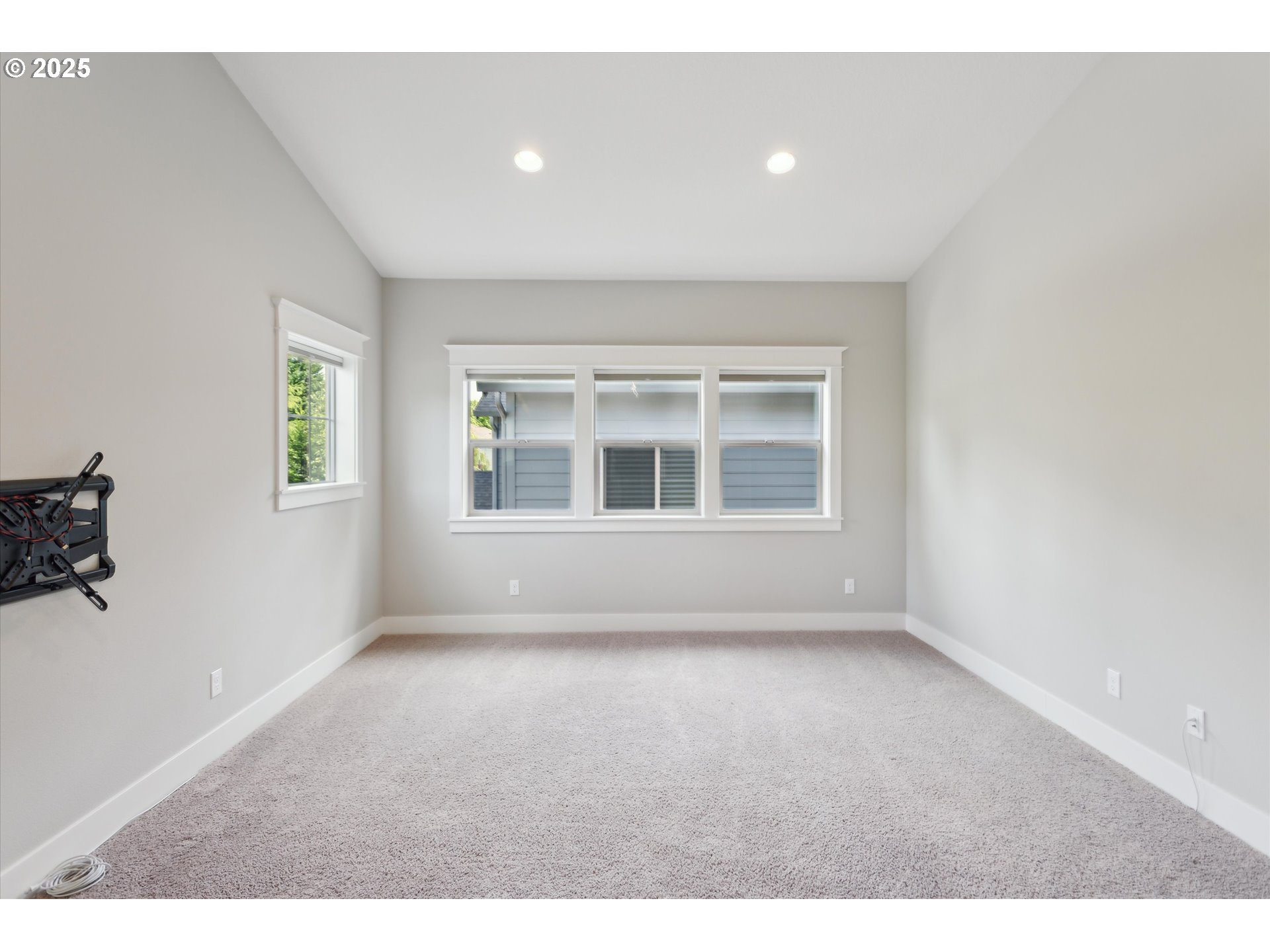 14320 Southwest Fox Lane Beaverton, OR 97008 - Photo 31 of 48 a view of empty room with windows