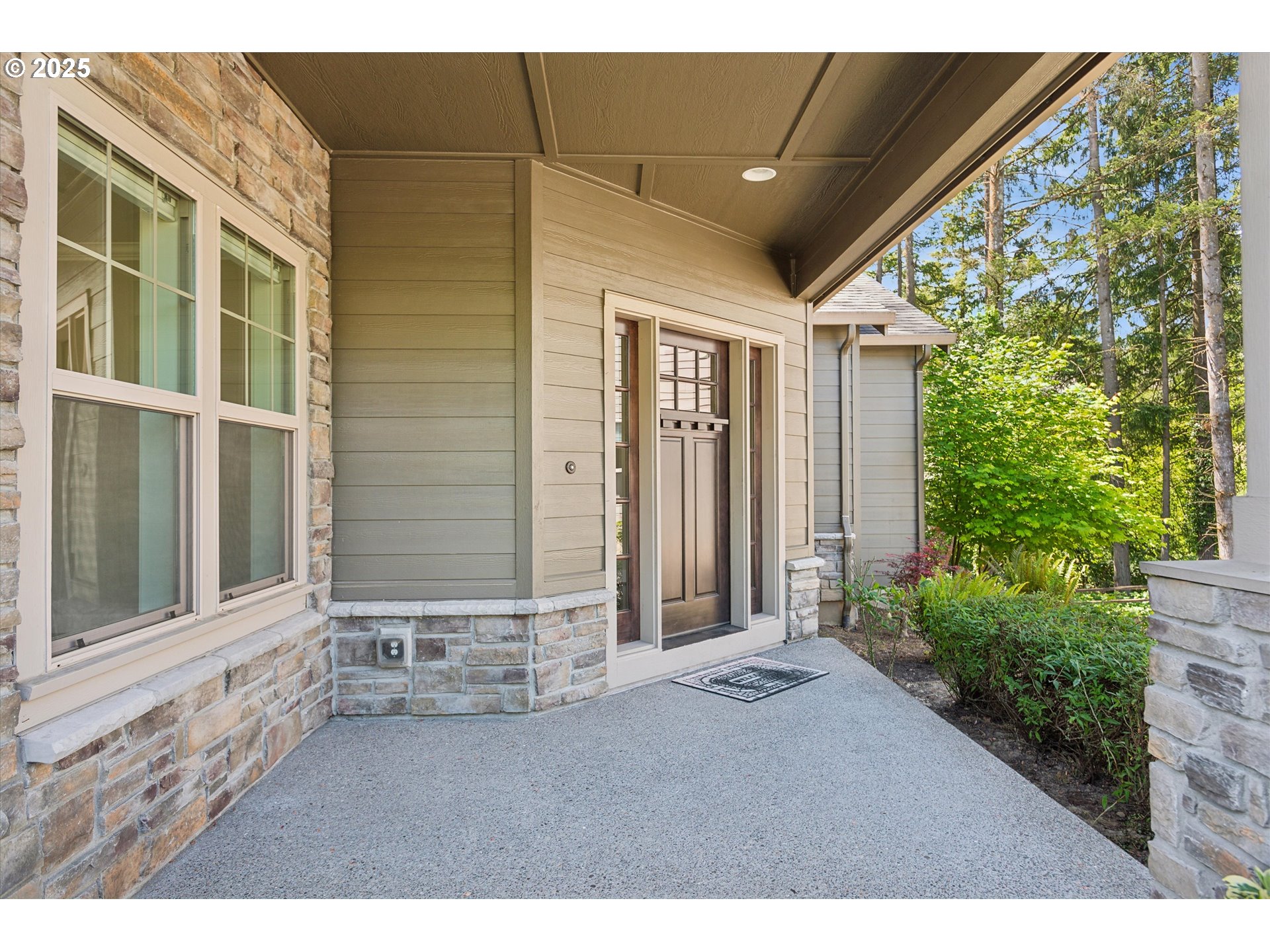 14320 Southwest Fox Lane Beaverton, OR 97008 - Photo 4 of 48 a backyard of a house with lots of green space