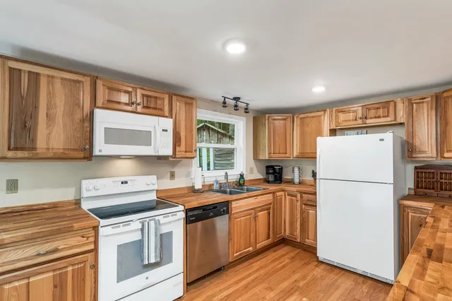 $1,900 | 17 Basin Road, Alton, NH 03809