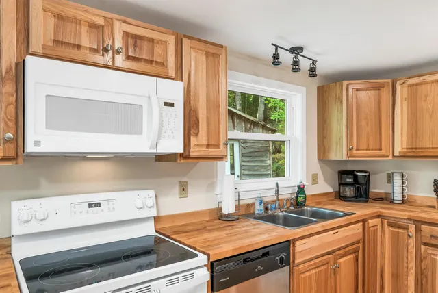 $1,900 | 17 Basin Road, Alton, NH 03809