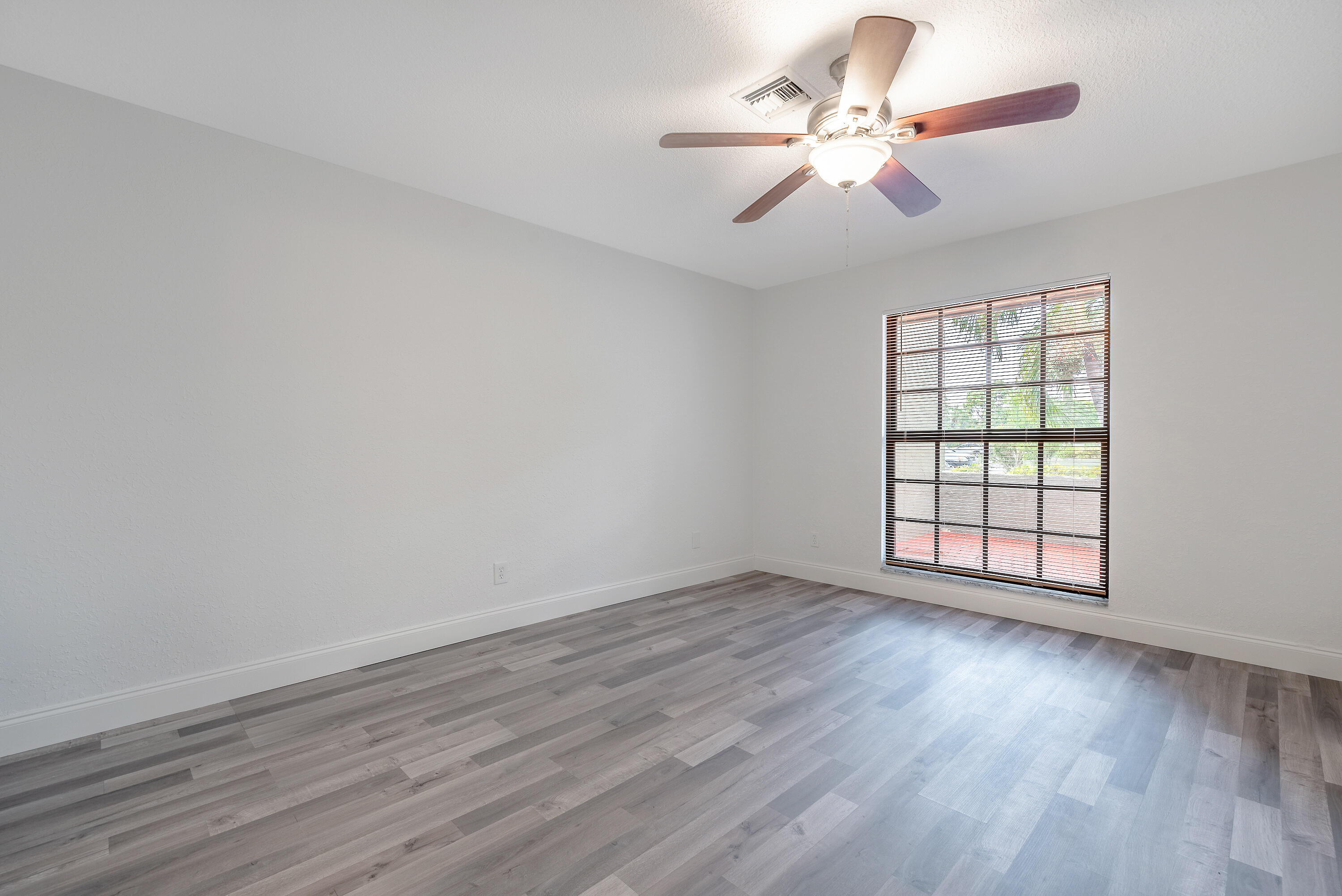 155 Southeast 7th Street Deerfield Beach, FL 33441 - Photo 17 of 24 155SE7thStreetDeerfield-29