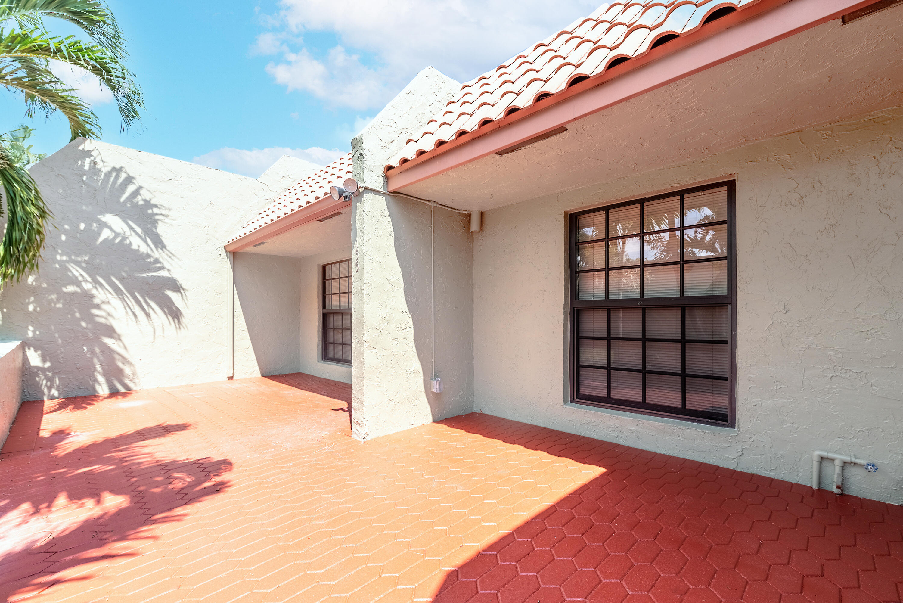 155 Southeast 7th Street Deerfield Beach, FL 33441 - Photo 3 of 24 155SE7thStreetDeerfield-35