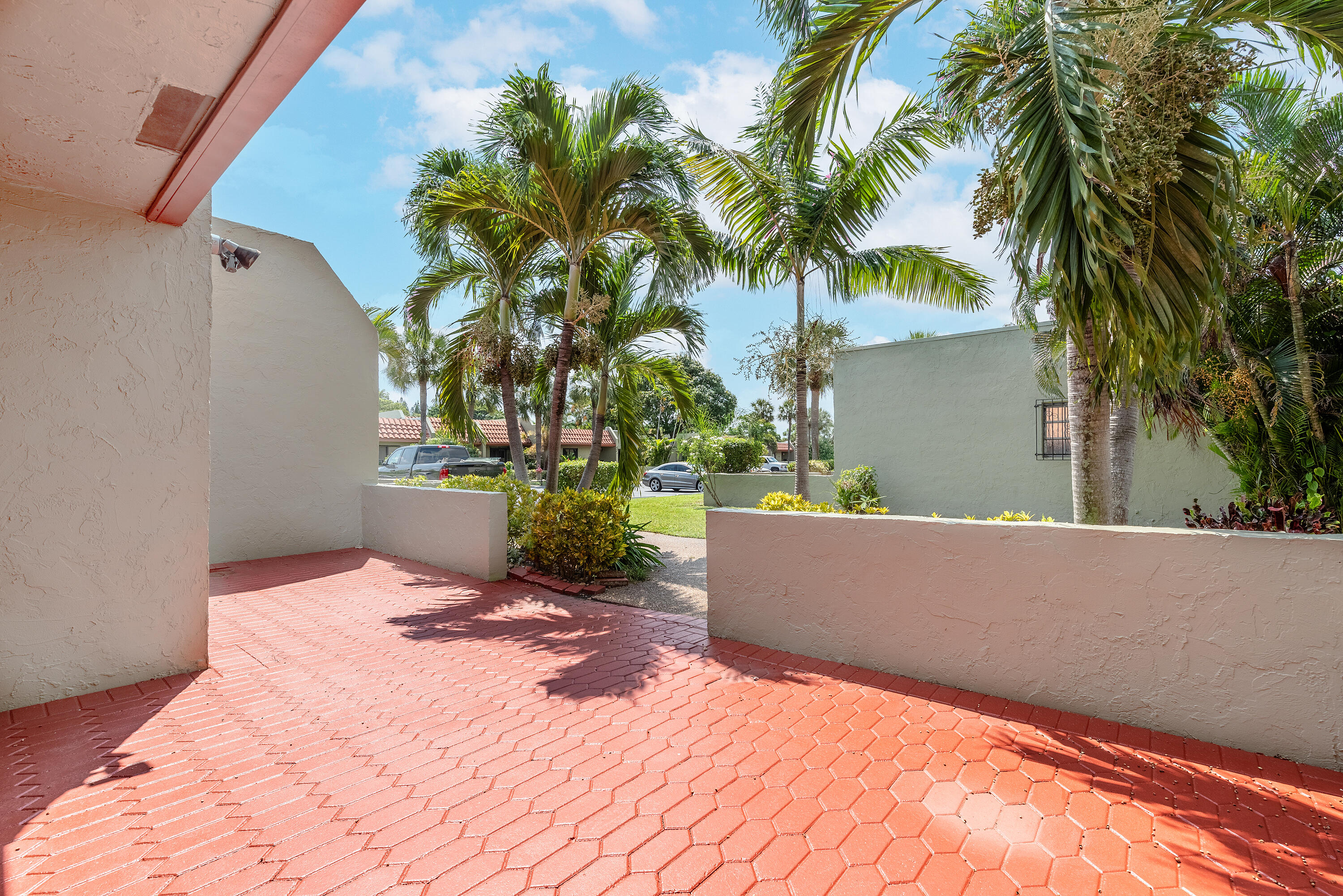 155 Southeast 7th Street Deerfield Beach, FL 33441 - Photo 4 of 24 155SE7thStreetDeerfield-34