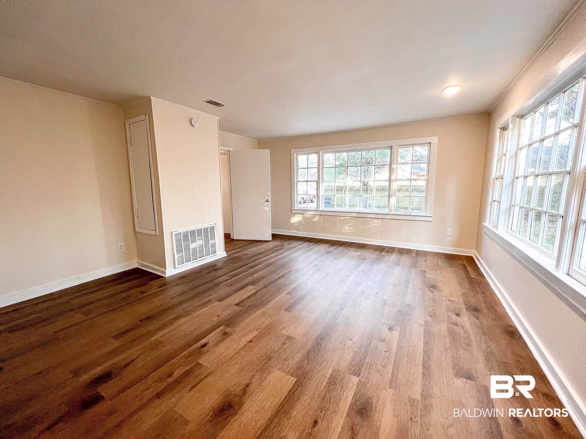 648 Elba Avenue Mobile, AL 36612 - Photo 4 of 36