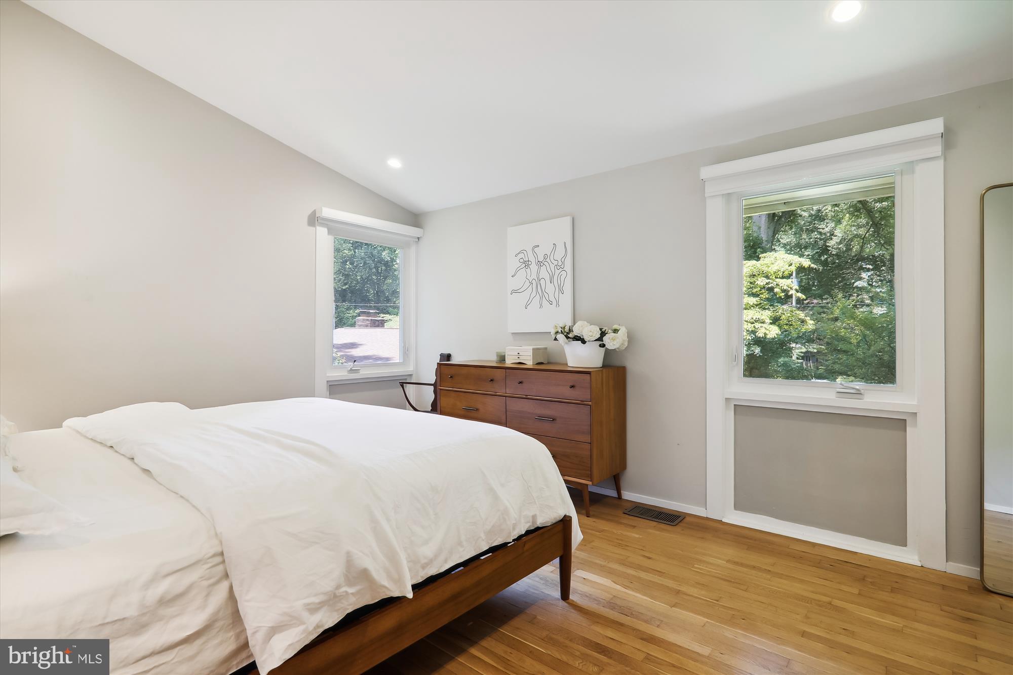 3945 Rickover Road Silver Spring, MD 20902 - Photo 11 of 43 Main bedroom