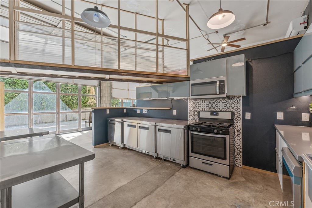 3172 Cary Street Riverside, CA 92504 - Photo 10 of 32