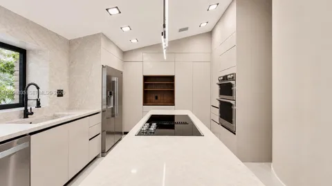 $1,900,000 | 2765 Northeast 35th Drive, Fort Lauderdale, FL 33308