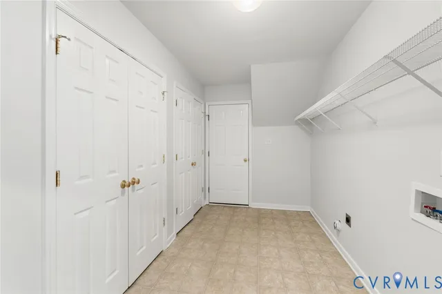 a view of empty room with front door
