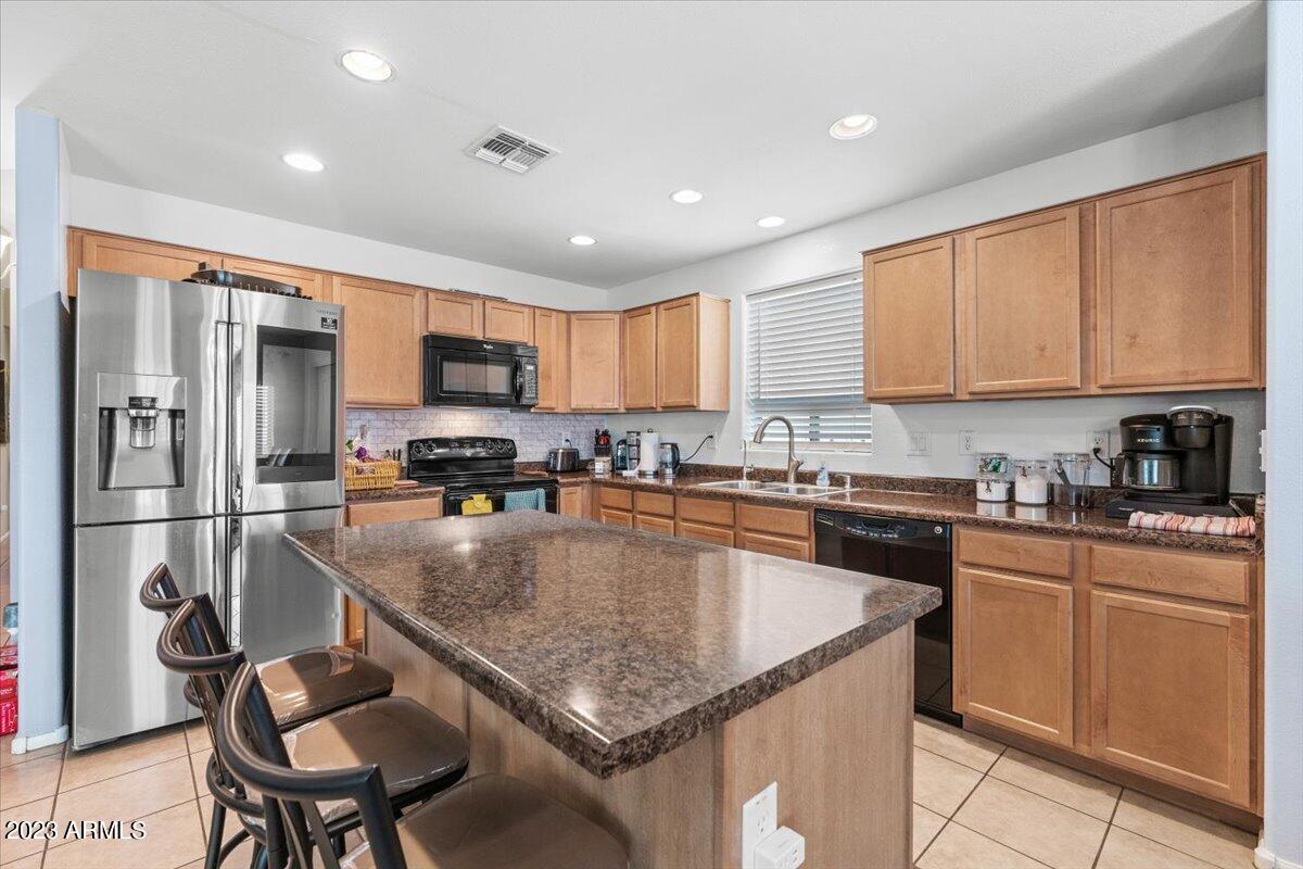 3475 South Rim Road Gilbert, AZ 85297 - Photo 5 of 16 10-Kitchen