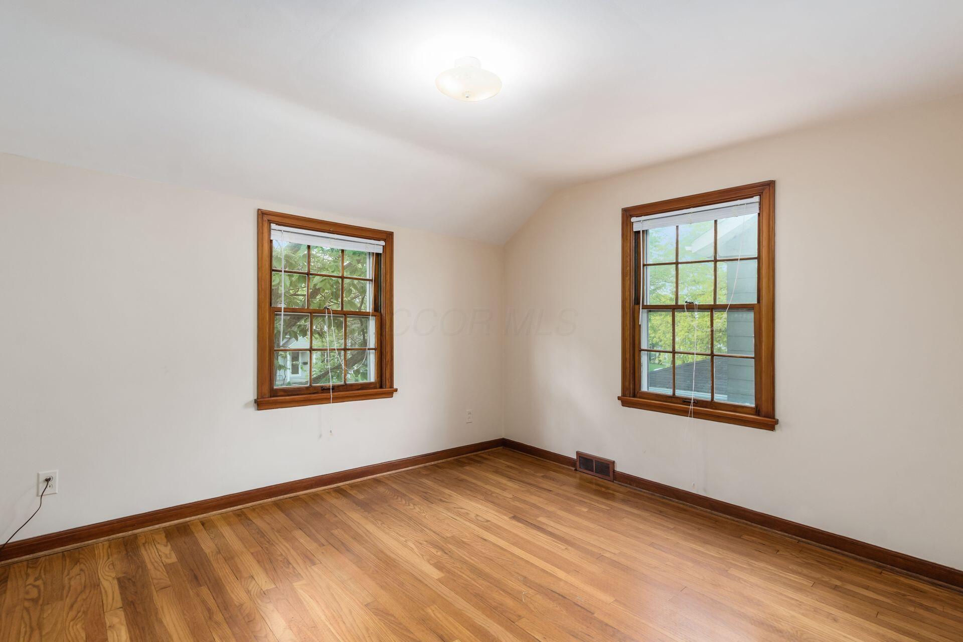 282 Garden Road Columbus, OH 43214 - Photo 27 of 38 Second Floor Bedroom