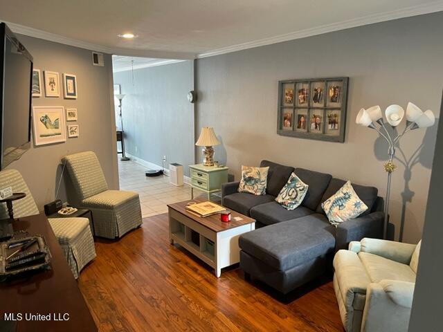 1916 2nd Street, Unit 2 Gulfport, MS 39501 - Photo 4 of 10 Living Room