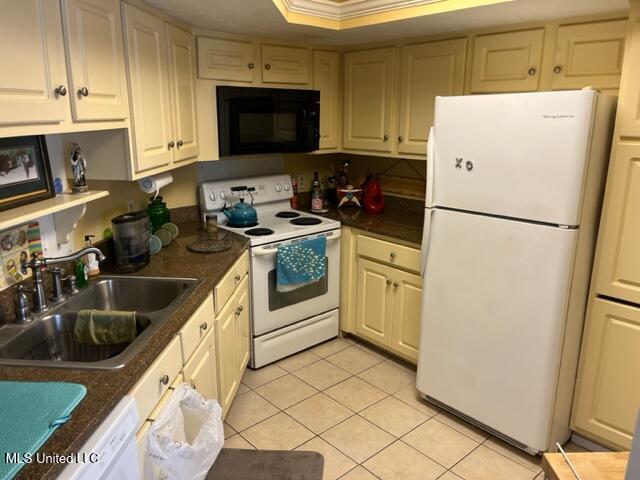 1916 2nd Street, Unit 2 Gulfport, MS 39501 - Photo 6 of 10 Kitchen