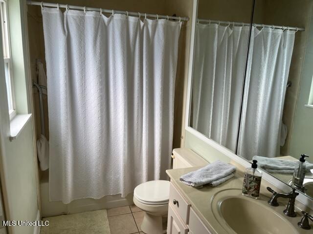 1916 2nd Street, Unit 2 Gulfport, MS 39501 - Photo 9 of 10 Front Bath