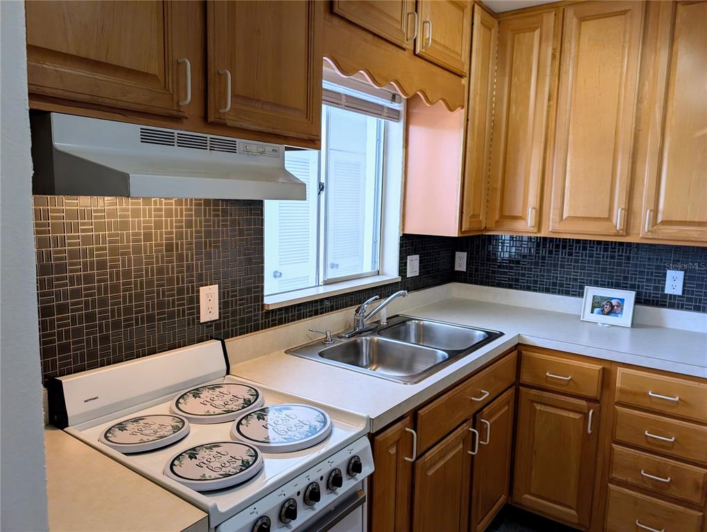 1545 Pleasant Road, Unit H23 Bradenton, FL 34207 - Photo 3 of 40