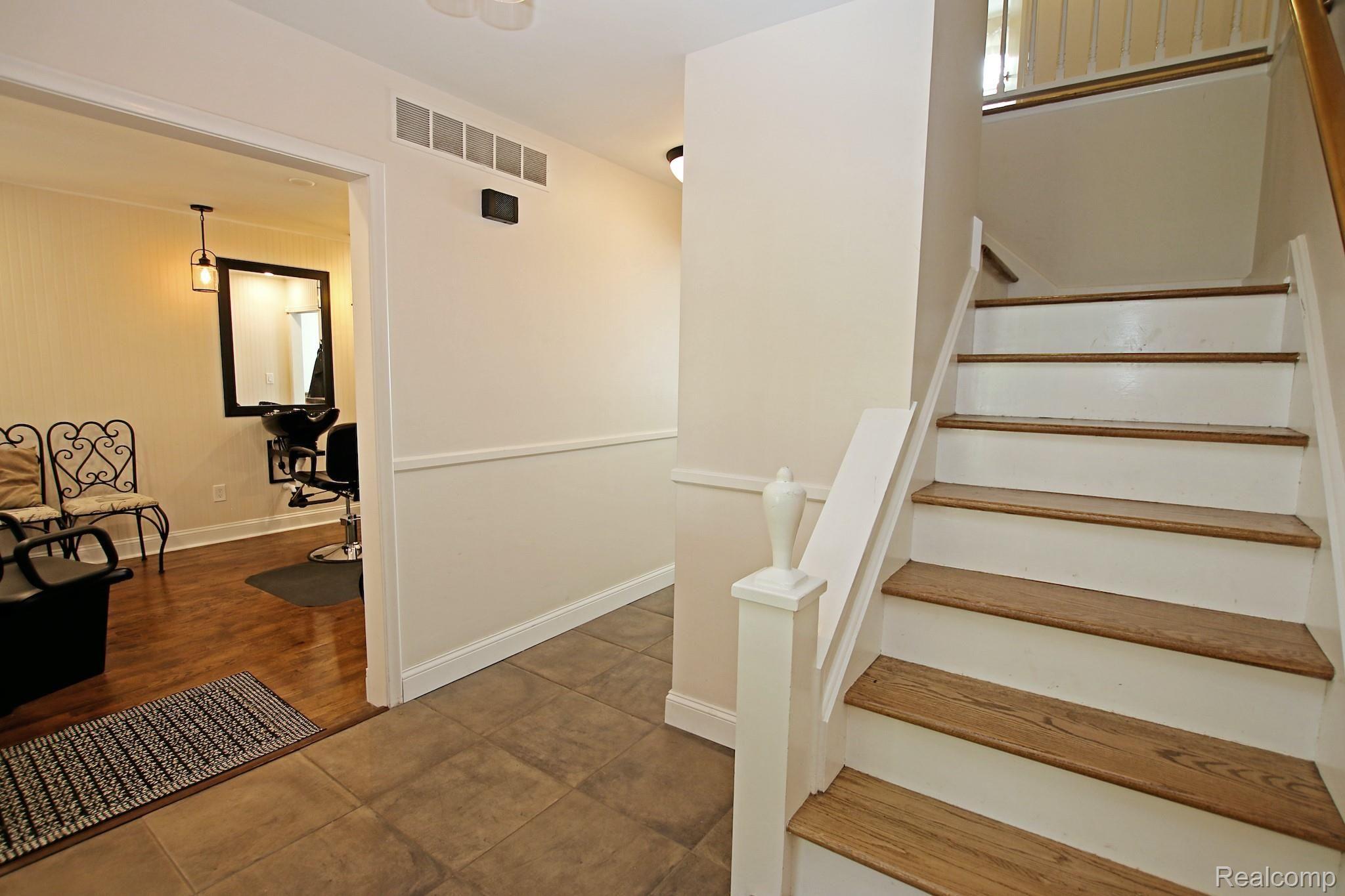6) Foyer.jpg