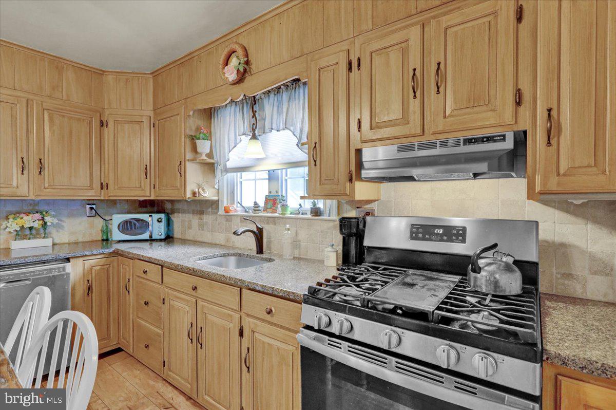 1508 Friedensburg Road Reading, PA 19606 - Photo 6 of 24