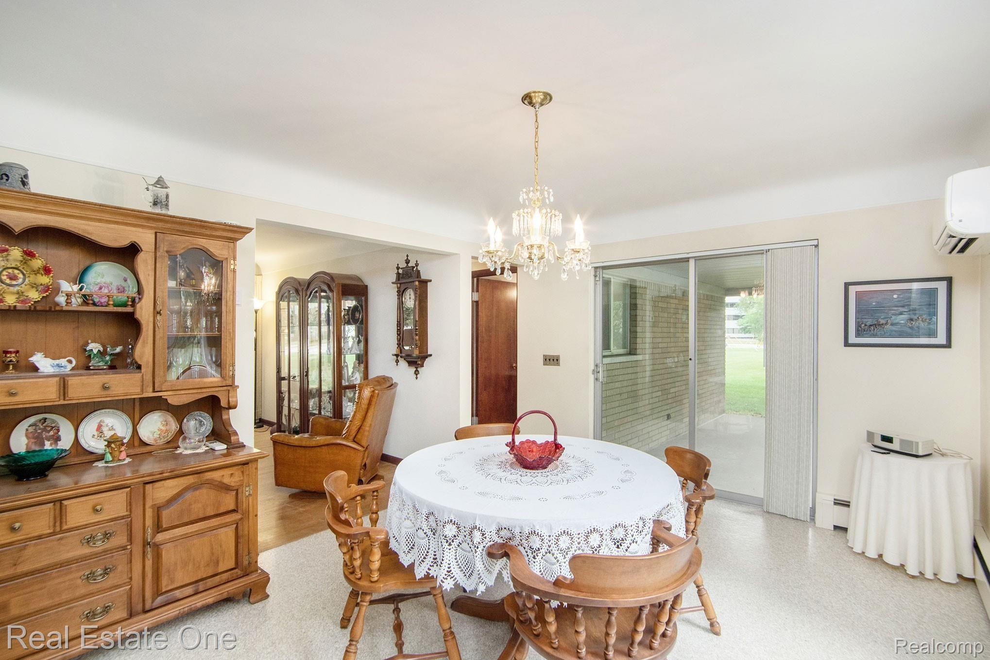 8561 Chicago Road Warren, MI 48093 - Photo 8 of 25 8 Dining Room.jpg
