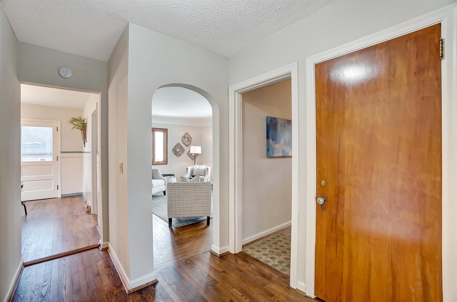 1740 Adams Road Cincinnati, OH 45231 - Photo 5 of 48 Gallery Image 5