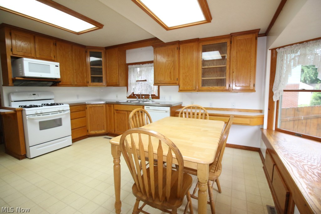 1523 Breiding Road Akron, OH 44310 - Photo 6 of 35