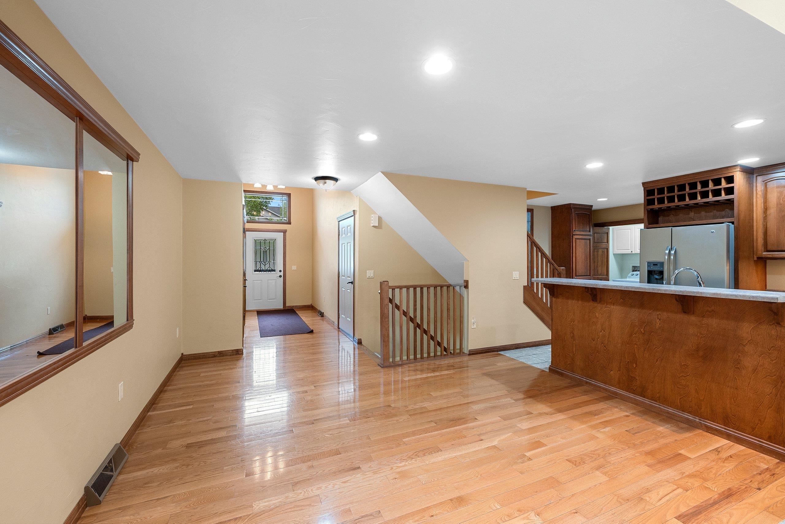 1243 Prairie Falcon Trail Green Bay, WI 54313 - Photo 9 of 51