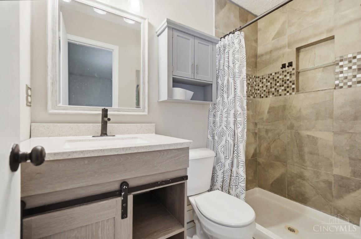 9575 Deer Track Road West Chester, OH 45069 - Photo 21 of 56