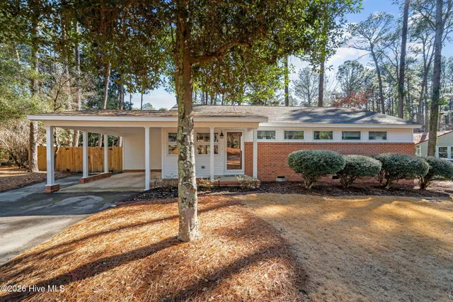 $379,000 | 401 Crestview Road, Southern Pines, NC 28387