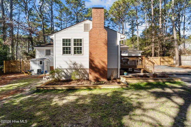$379,000 | 401 Crestview Road, Southern Pines, NC 28387