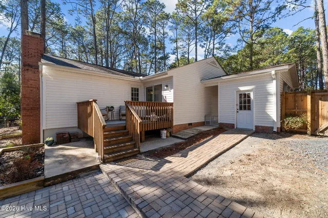 $379,000 | 401 Crestview Road, Southern Pines, NC 28387