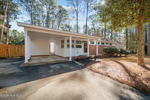 $379,000 | 401 Crestview Road, Southern Pines, NC 28387