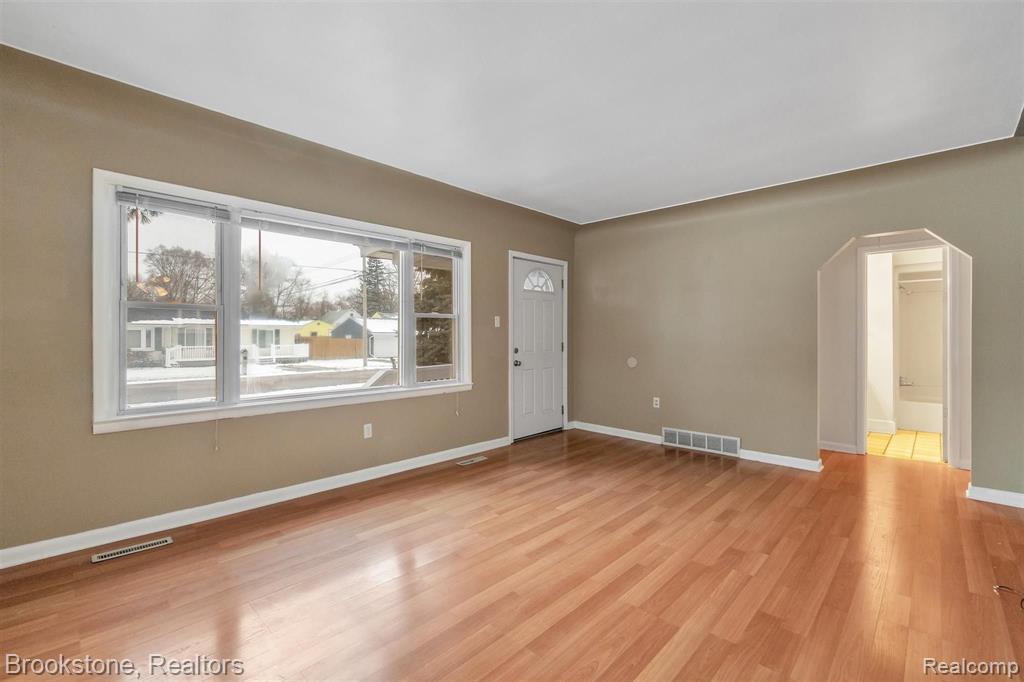 1395 Dawes Avenue Rochester Hills, MI 48307 - Photo 7 of 36